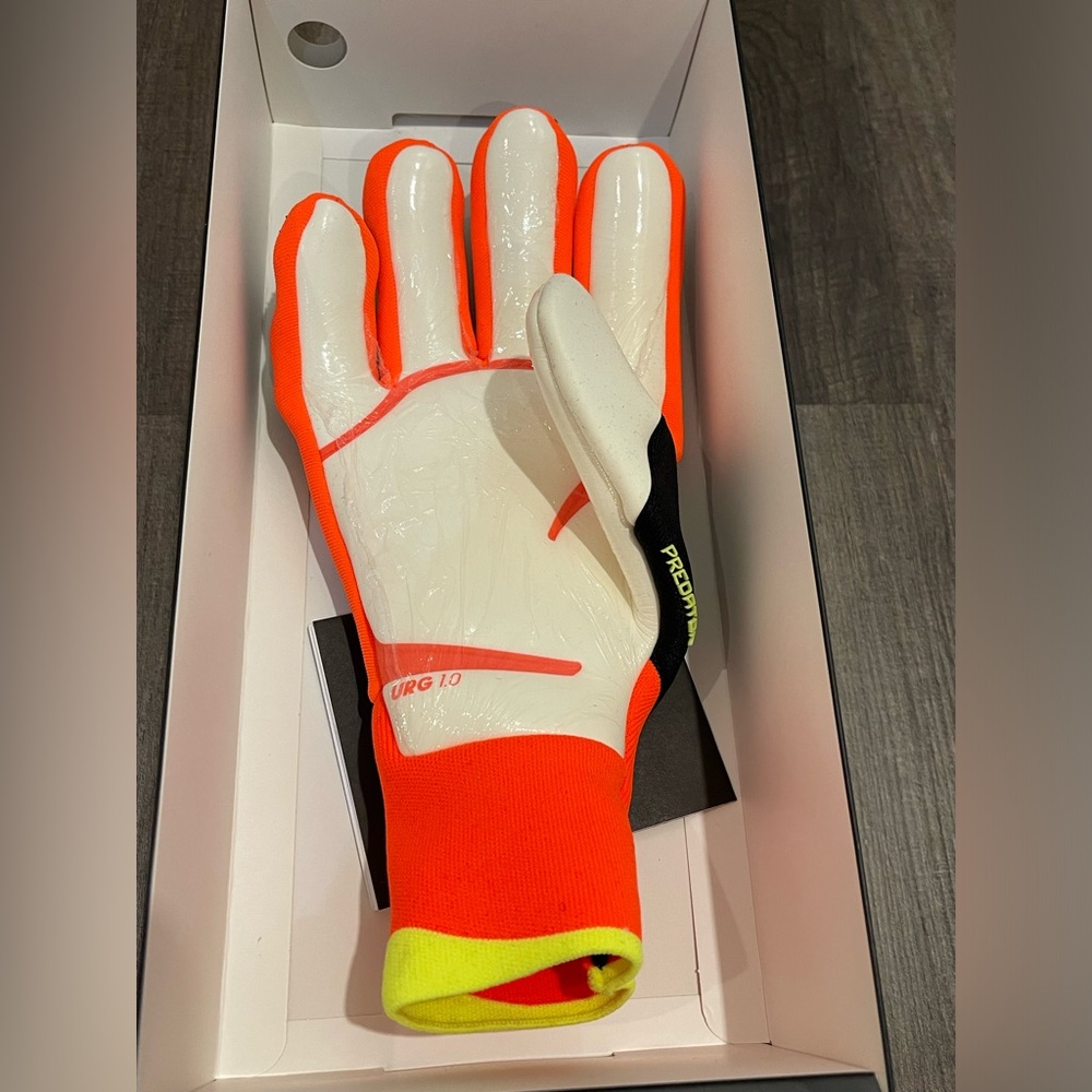 Adidas Predator GL Pro PC “Solar Energy”
- Size 9.5 Goalkeeper Gloves. - Picture 6 of 6